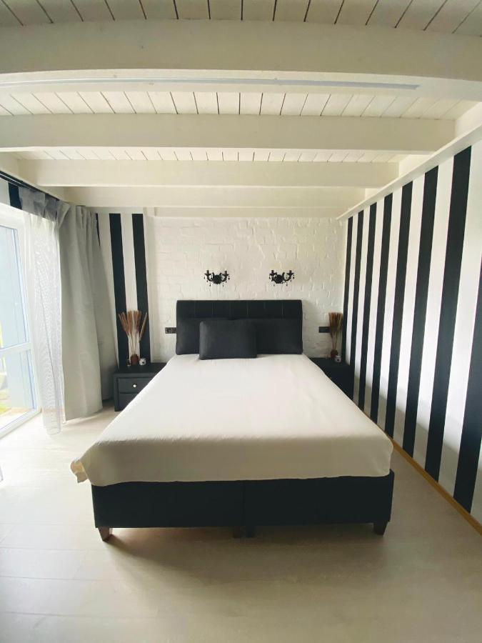 Seaside Apartments 로야 외부 사진